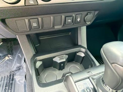 Used 2021 Toyota Tacoma TRD Off-Road w/ TRD Premium Off Road Package AWD/4WD image 23