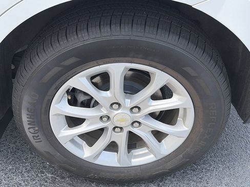 Used 2019 Chevrolet Equinox LT w/ Driver Convenience Package FWD image 9