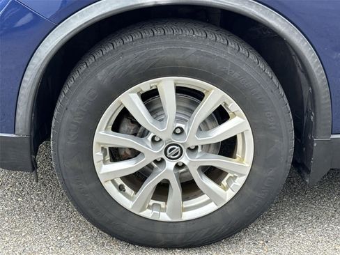 Used 2017 Nissan Rogue SV image 12