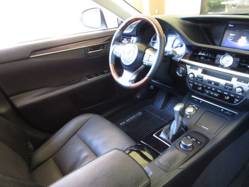 Used 2017 Lexus ES 350 w/ Premium Package FWD image 22