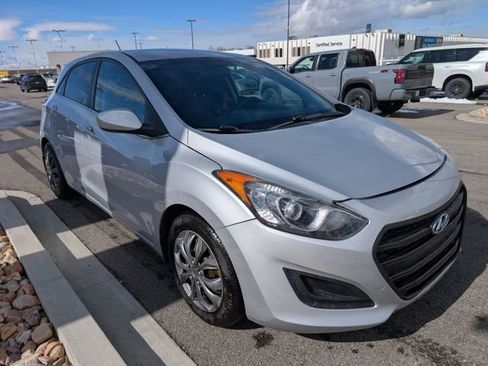 Used 2016 Hyundai Elantra GT image 3