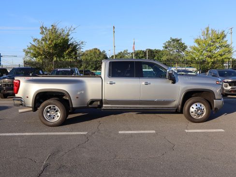 Used 2025 Chevrolet Silverado 3500 High Country w/ Technology Package AWD/4WD image 23