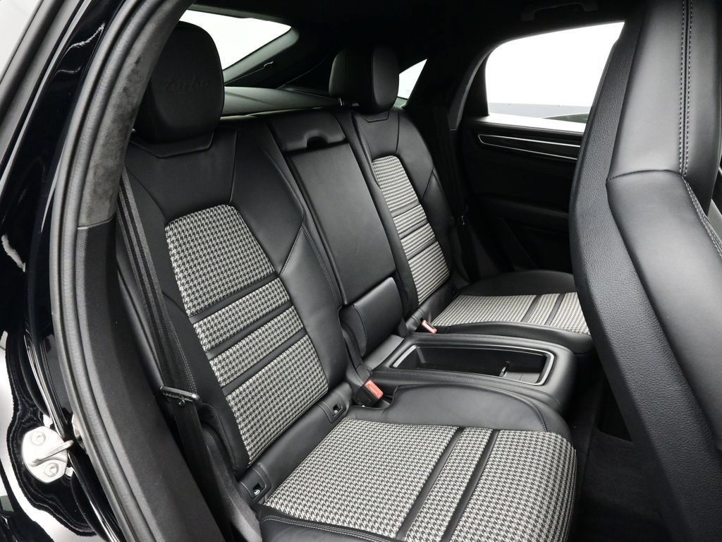 Certified 2022 Porsche Cayenne Turbo AWD/4WD image 11