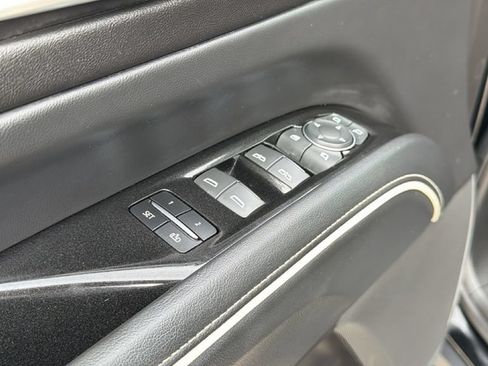 Used 2023 Cadillac Escalade Premium Luxury RWD image 12