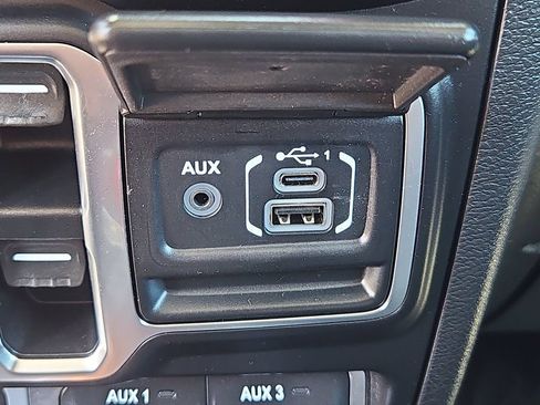 Used 2021 Jeep Wrangler Unlimited Rubicon w/ Dual Top Group AWD/4WD image 18