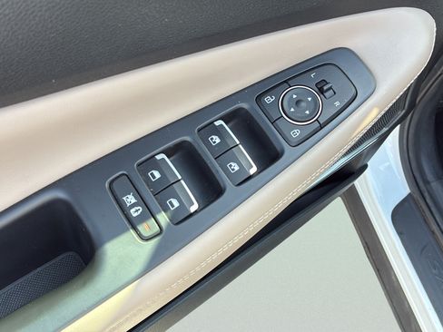 Used 2020 Hyundai Santa Fe SEL w/ Convenience + Premium Package FWD image 12