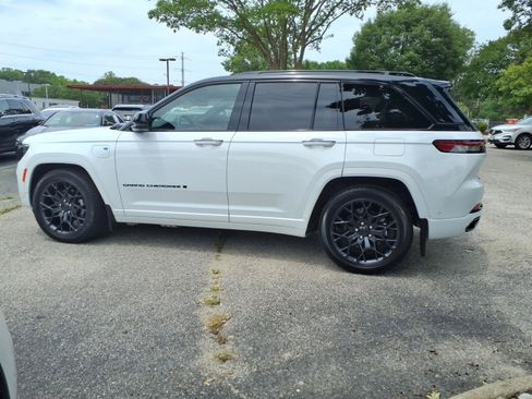Used 2025 Jeep Grand Cherokee Summit AWD/4WD image 9