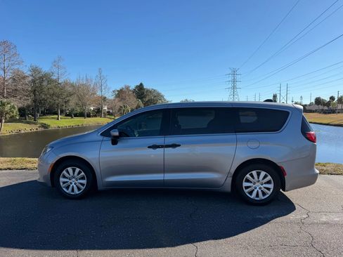 Used 2018 Chrysler Pacifica L image 5