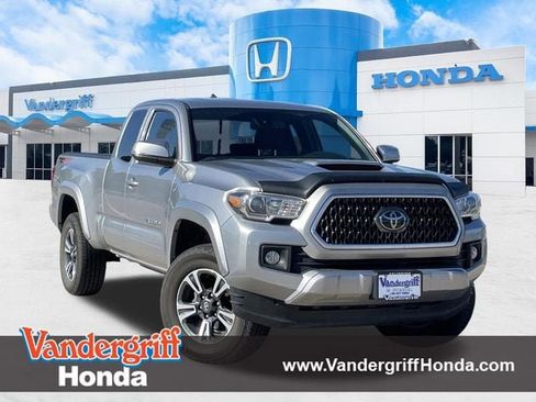 Used 2018 Toyota Tacoma TRD Sport image 1