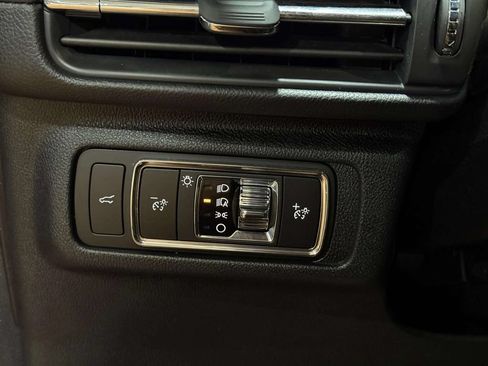 Used 2021 Lincoln Corsair AWD w/ Premium Package image 11