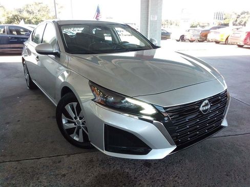 Used 2023 Nissan Altima 2.5 S image 3
