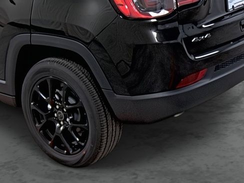 New 2026 Jeep Compass Latitude image 9