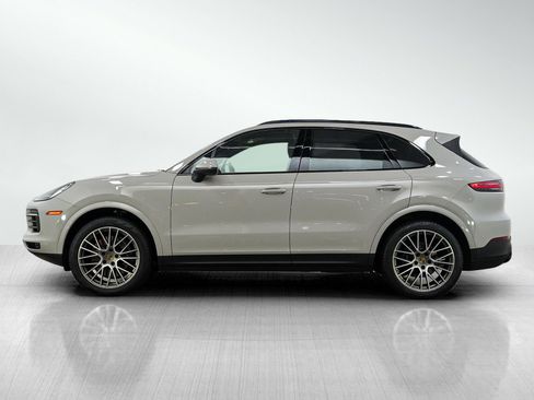 Used 2023 Porsche Cayenne Platinum Edition AWD/4WD image 2