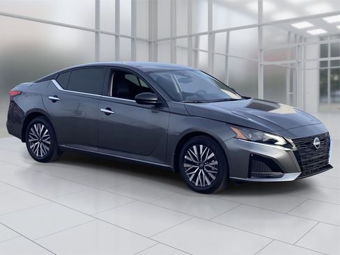 New 2025 Nissan Altima 2.5 SV image 8