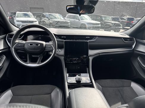 Certified 2023 Jeep Grand Cherokee Altitude image 14