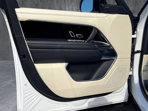 Used 2023 Land Rover Range Rover SE image 17