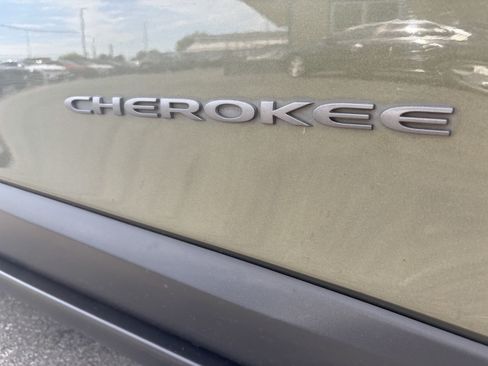 Used 2021 Jeep Cherokee Trailhawk w/ Technology Group AWD/4WD image 11