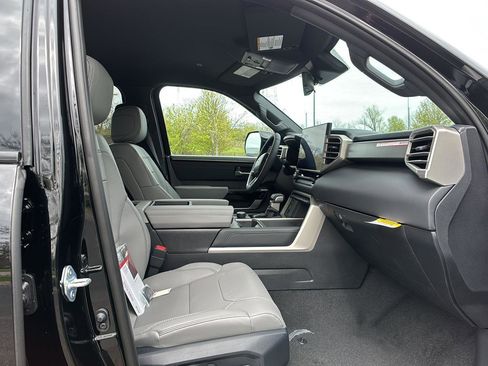New 2026 Toyota Tundra Limited AWD/4WD image 17