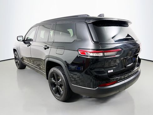 Used 2025 Jeep Grand Cherokee L Laredo image 8