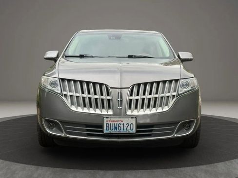 Used 2010 Lincoln MKT AWD image 6