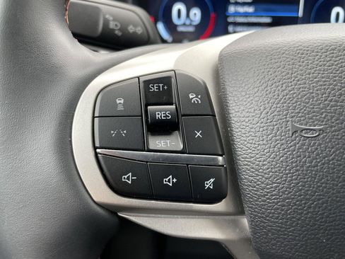 Used 2025 Ford Explorer Active image 18