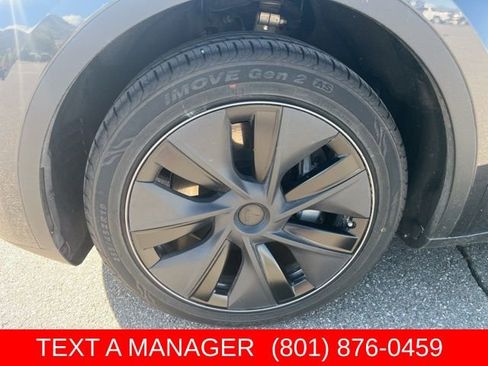 Used 2025 Tesla Model Y Long Range RWD image 9