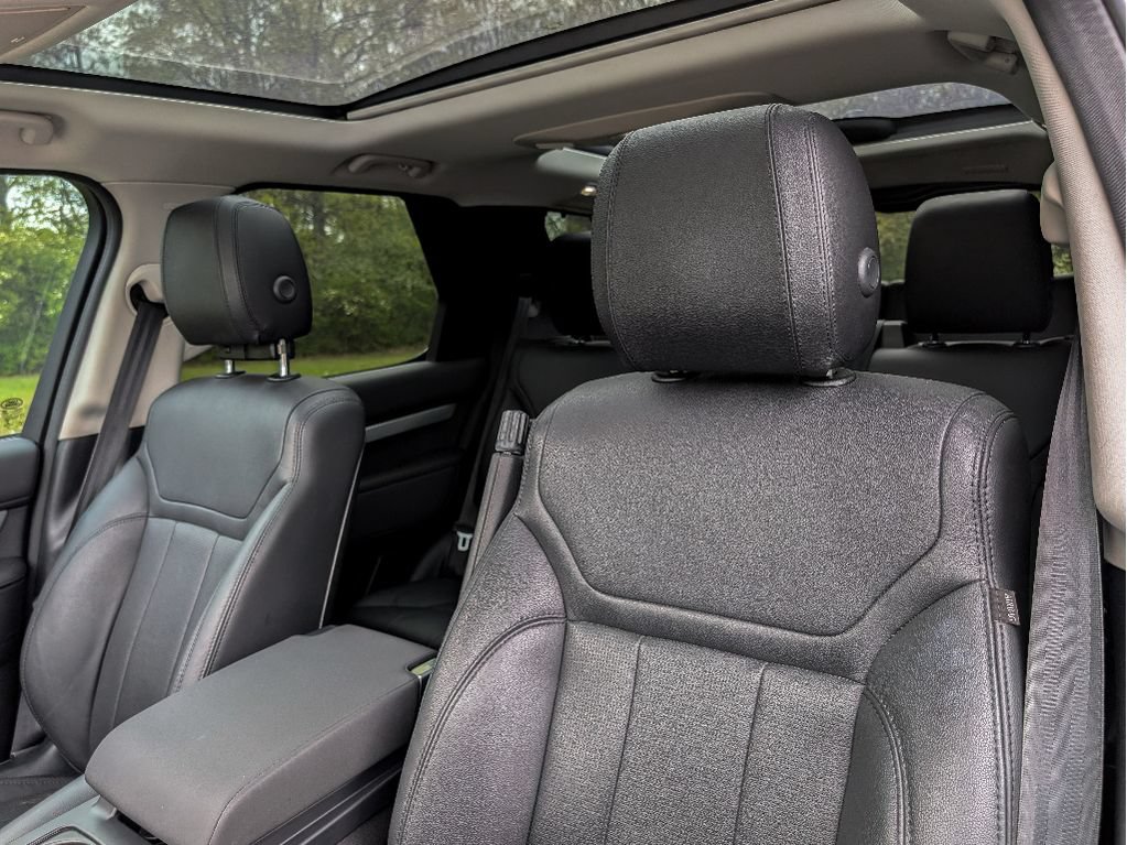 Used 2020 Land Rover Discovery Landmark AWD/4WD image 16