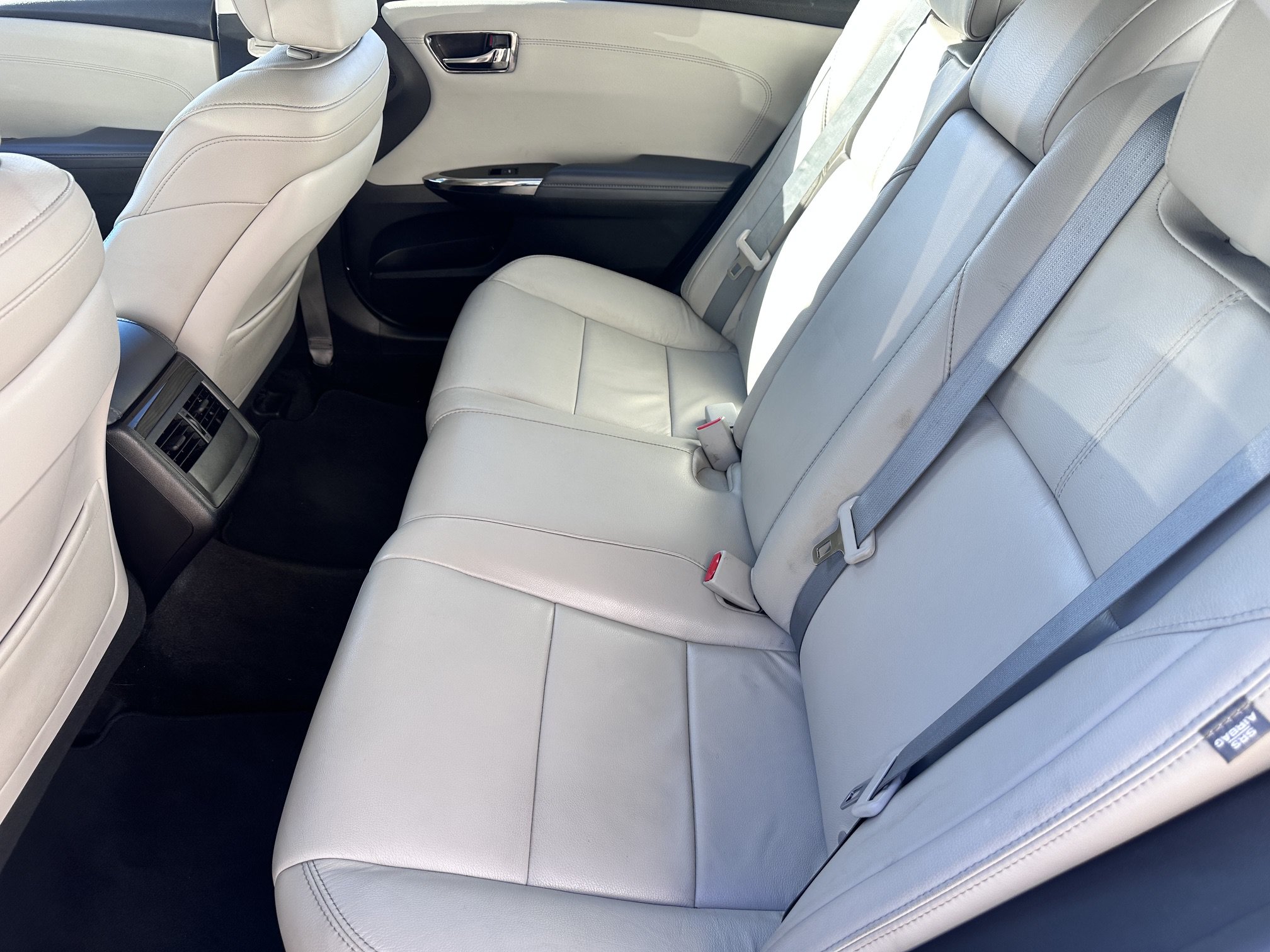 Used 2015 Toyota Avalon XLE w/ Preferred Accessory Package FWD image 6