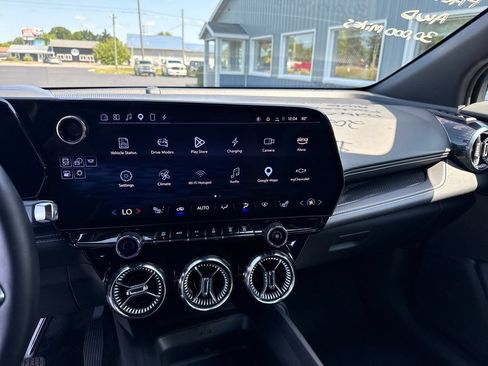 Used 2024 Chevrolet Blazer EV LT AWD/4WD image 17