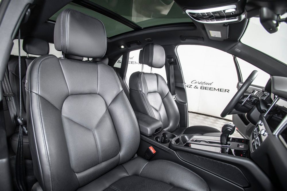 Used 2025 Porsche Macan Turbo AWD/4WD image 19