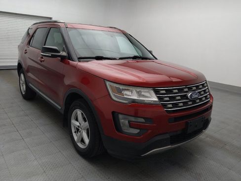 Used 2017 Ford Explorer XLT w/ Equipment Group 202A AWD/4WD image 13