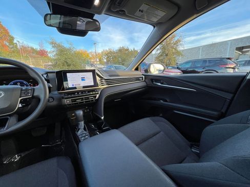 Used 2025 Toyota Camry LE image 34