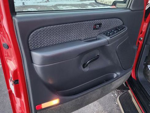 Used 2003 Chevrolet Avalanche 4x4 w/ Suspension Package, Off-Road image 24