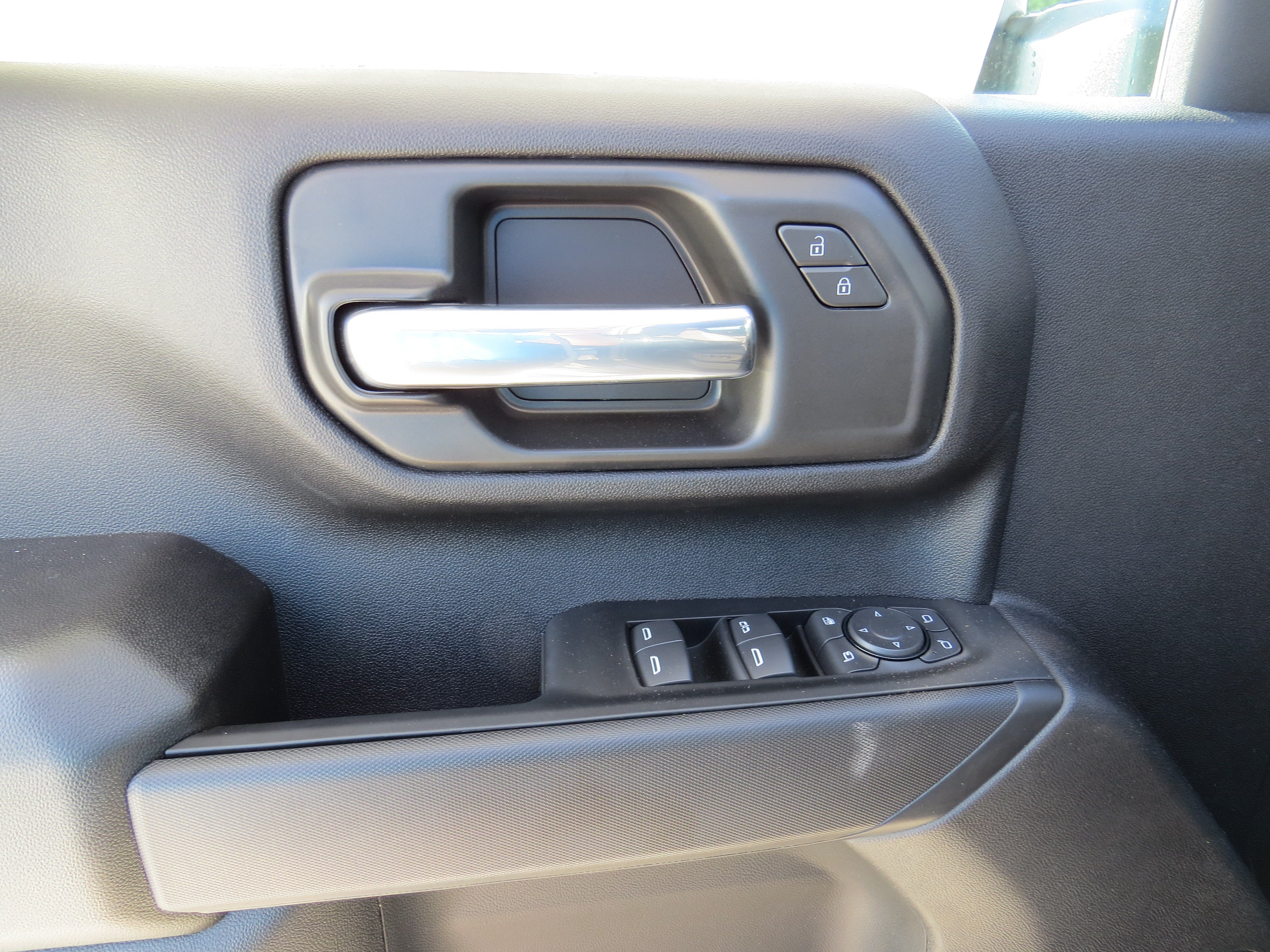 New 2026 Chevrolet Silverado 2500 Custom w/ Custom Value Package AWD/4WD image 18