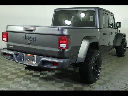Used 2022 Jeep Gladiator Sport image 2