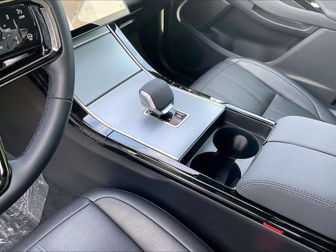 Used 2025 Land Rover Range Rover Evoque S image 15