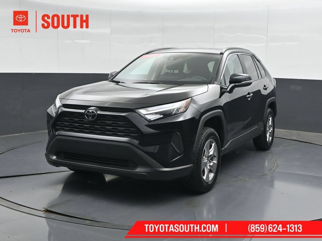Used 2025 Toyota RAV4 XLE AWD/4WD image 5