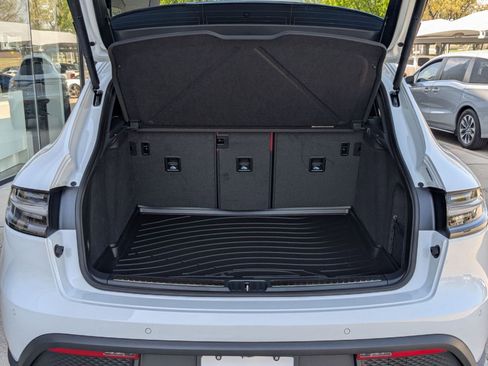 New 2026 Porsche Macan AWD/4WD image 23