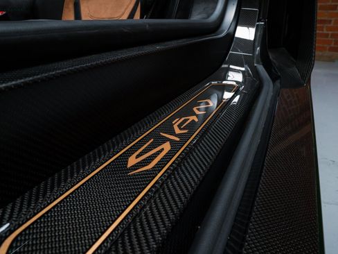 Used 2021 Lamborghini Sian Roadster image 17