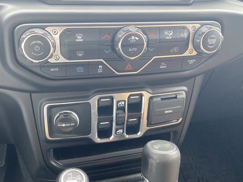 Used 2023 Jeep Wrangler Sahara image 36