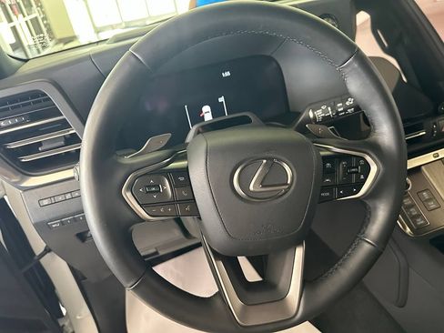Used 2024 Lexus GX 550 AWD/4WD image 5