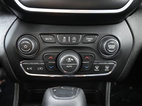 Used 2019 Jeep Cherokee Trailhawk w/ Cold Weather Group AWD/4WD image 30