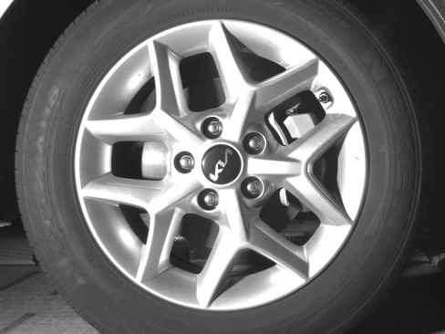 Used 2025 Kia Soul LX w/ LX Technology Package FWD image 16