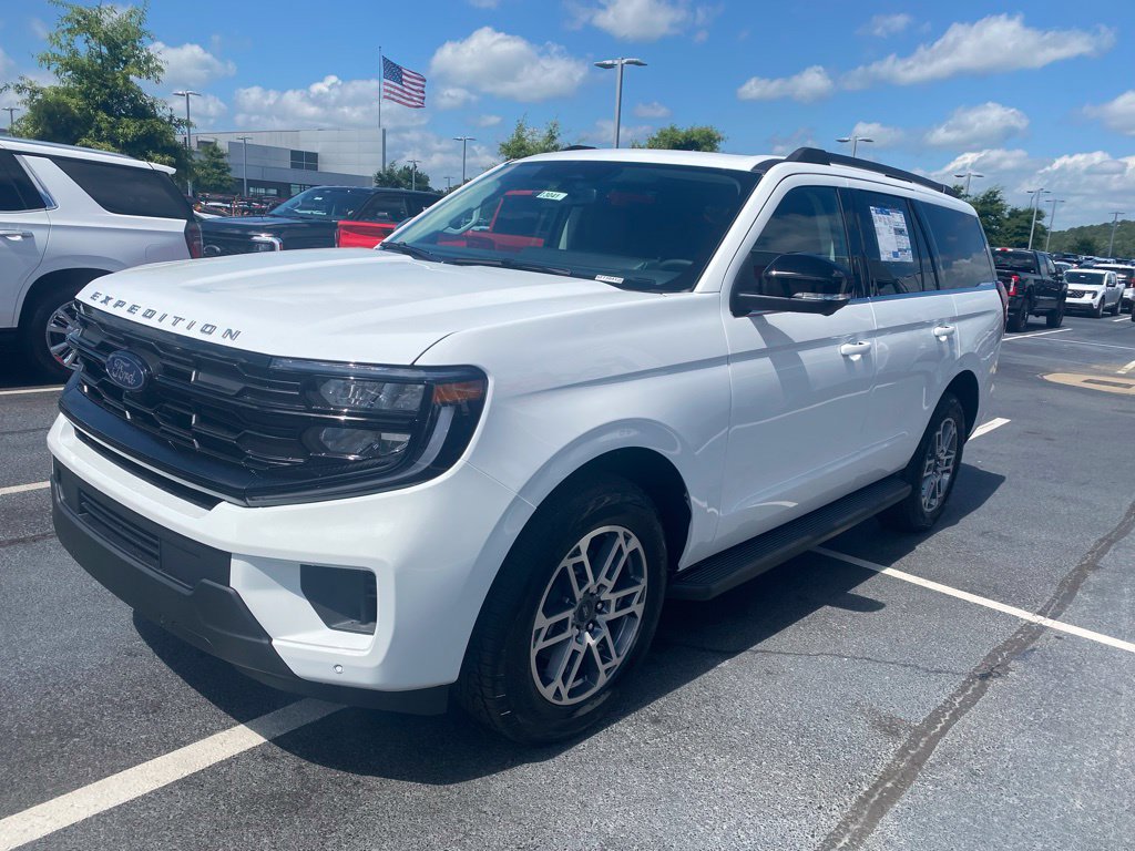 New 2026 Ford Expedition Active AWD/4WD image 3