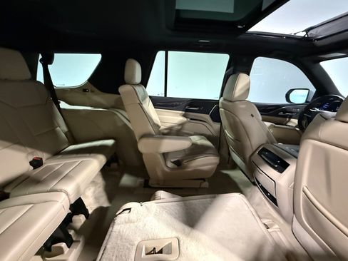 Used 2023 Cadillac Escalade Premium Luxury AWD/4WD image 49