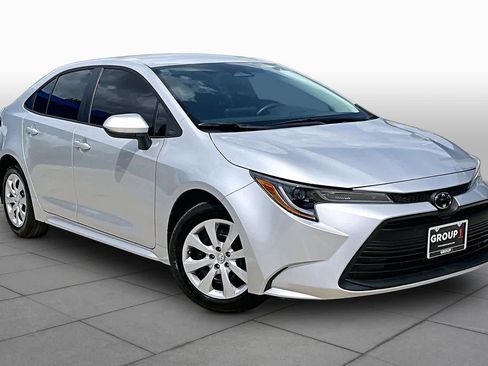 Used 2026 Toyota Corolla LE FWD image 3