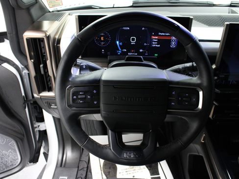 Used 2025 GMC Hummer EV 2X w/ LPO, Sport Package AWD/4WD image 17