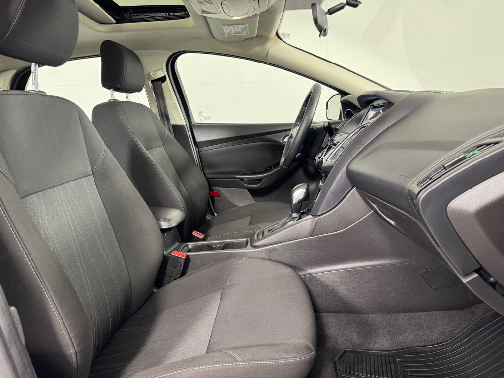 Used 2017 Ford Focus SEL w/ Cold Weather Package FWD image 20