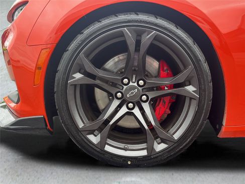 Used 2020 Chevrolet Camaro SS RWD image 31