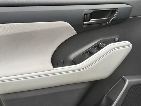 Certified 2022 Toyota Highlander LE image 18